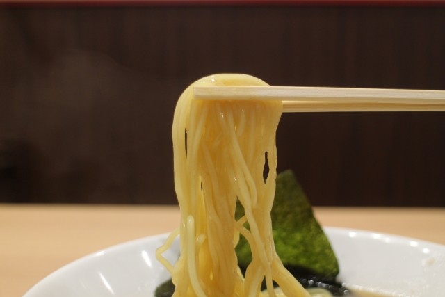「ラーメンに800円」は高いのか論争　地域によって意識差も