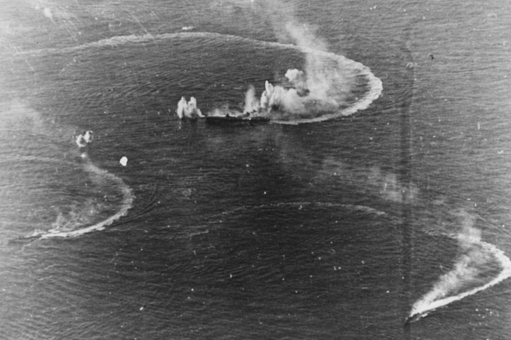 昭和19（1944）年6月の「あ号作戦」の失敗で東條内閣は退陣に追い込まれた