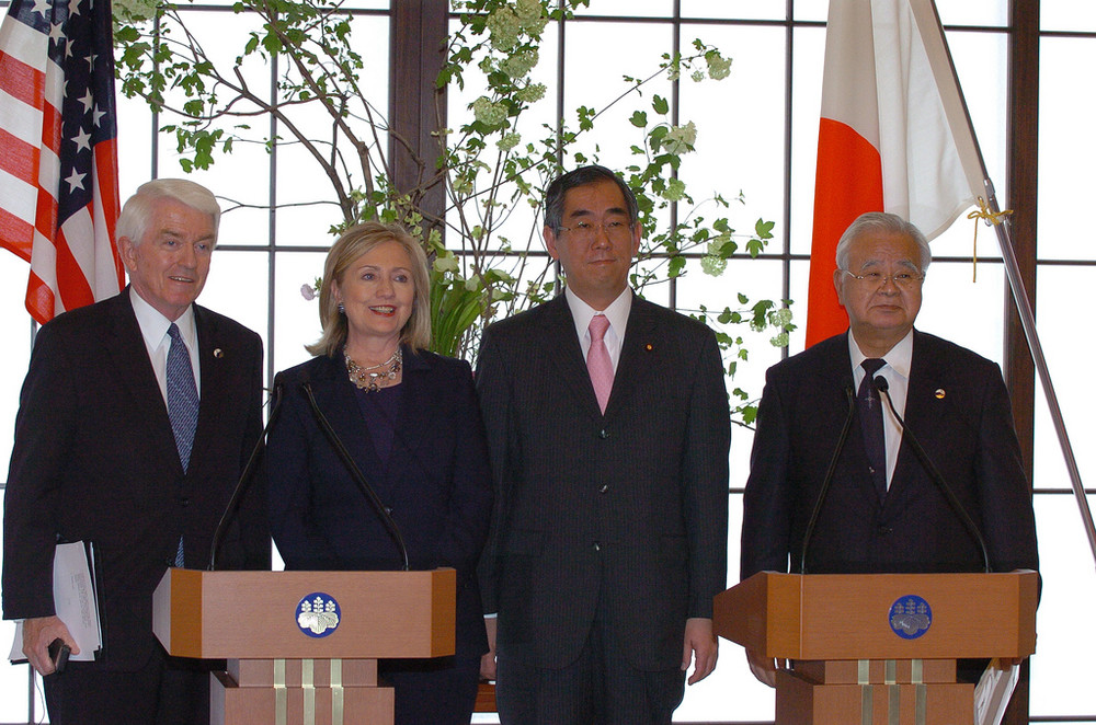 経団連会長時代の2011年（写真右）。ヒラリー・クリントン米国務長官、松本剛明外相（いずれも当時）らと