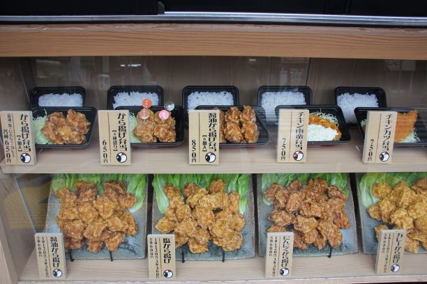 店舗の外からテイクアウトも可能