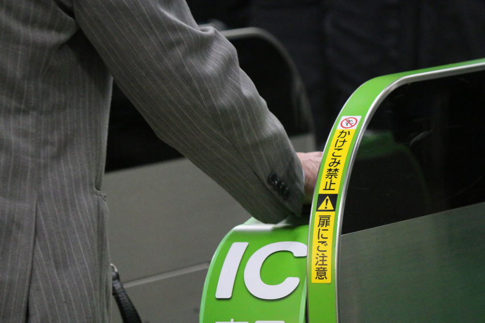 消費者は嬉しいかも、だけど... JR東「Suicaでポイント還元」の事情