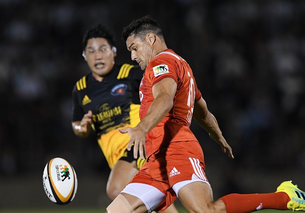 ラグビーファンじゃないあなたも、日本選手権決勝を見るべき理由　世界トップ2人の「世紀の左足対決」を目撃しよう