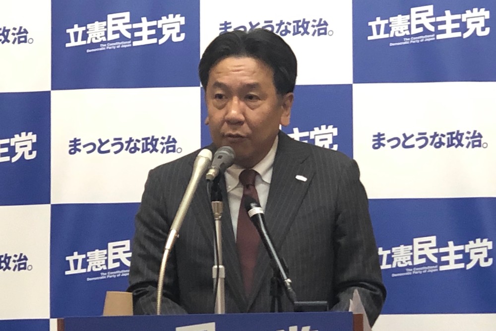 定例会見に臨む立憲民主党の枝野幸男代表。女性候補者の比率を4割以上に引き上げたい考えだ