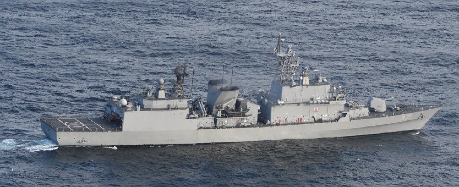 韓国海軍の「広開土大王（クァンゲト・デワン）」級駆逐艦。火器管制レーダーの照射が問題になっている（防衛省ウェブサイトから）