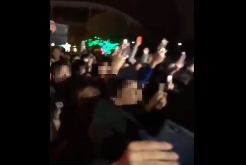 「クロちゃん収監」の地獄絵図　檻に駆け寄る、肩車、転倒...現地から報告続々