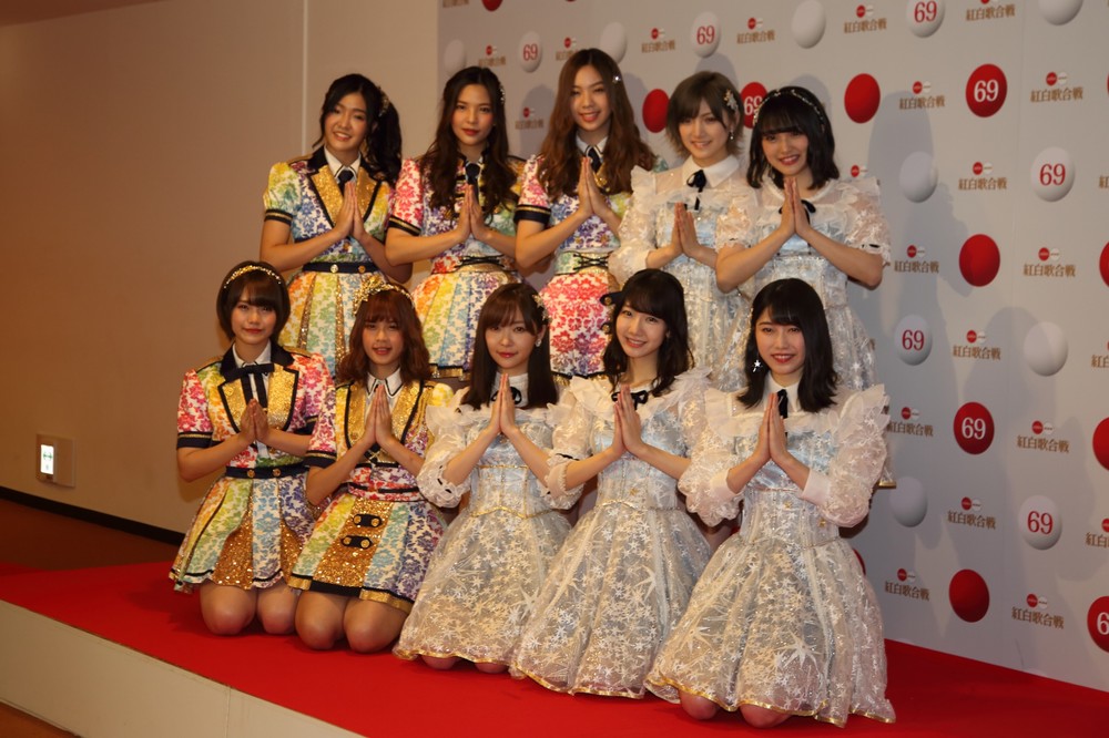 AKB48はタイのBNK48とコラボして「恋するフォーチュンクッキー」を披露する