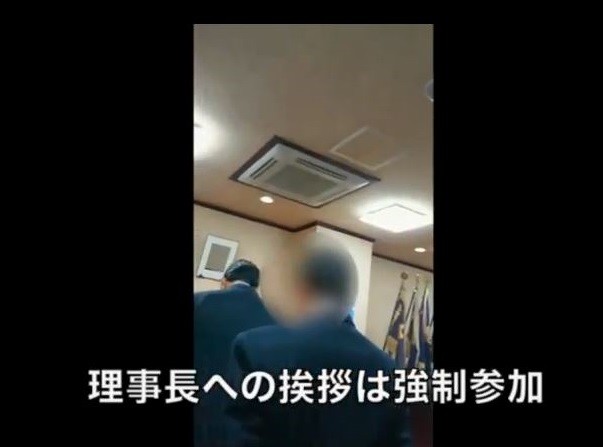 始業前の「理事長へあいさつ」儀式は不当　「教員らがスト」の学校側に話を聞いた