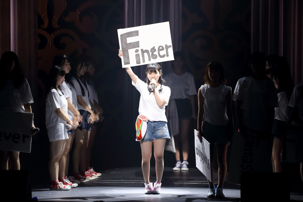 HKT48の田中美久さん。指原莉乃さんの「指=Finger」を掲げながら「莉乃ちゃんの後を引き継ぐ」と宣言した