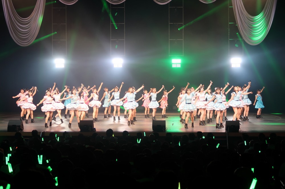 コンサートには総勢37人が出演した