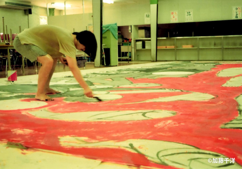 美術家は帰国後に起きた天安門事件への怒りと悲しみを巨大な絵にぶつけた。1989年夏、大阪で