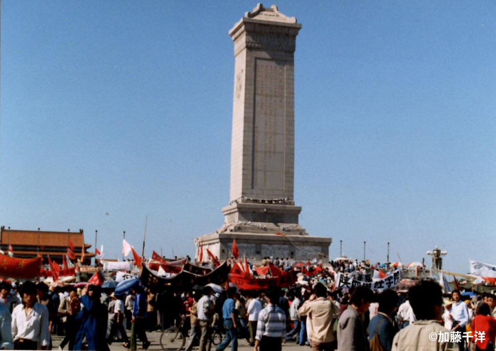 人民英雄記念碑台座にはアヘン戦争以降の「人民戦争」と「人民革命」の犠牲者を記念するレリーフが刻まれている
