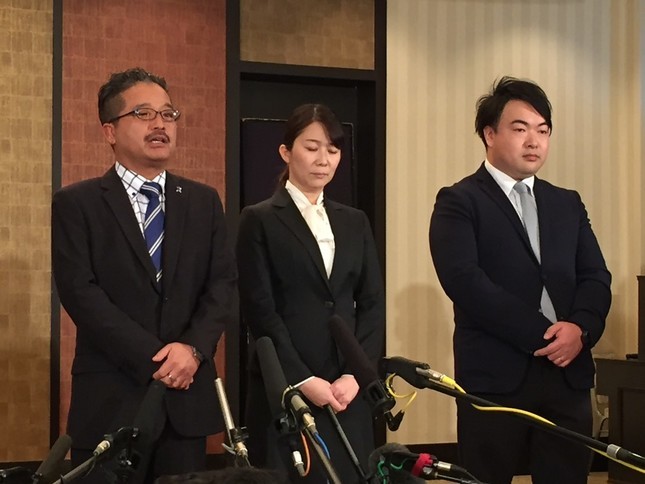 AKSは2019年1月14日に東京で記者会見した。地元紙の取材に新潟で応じたのは、その8日後だった