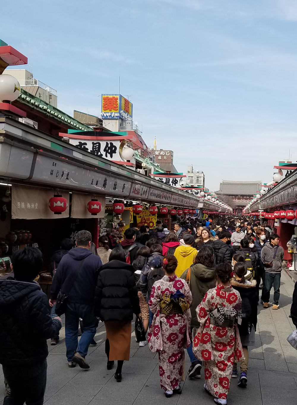 復刻した浅草の賑わい。仲見世商店街は整備された。