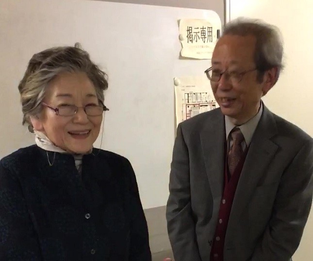 半世紀の時を超えて出会った佐々木さんと野村勇さん（右）。2019年1月19日、東京都墨田区で