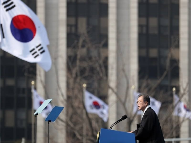 「親日清算」の文大統領演説　日本政府が反発しない理由