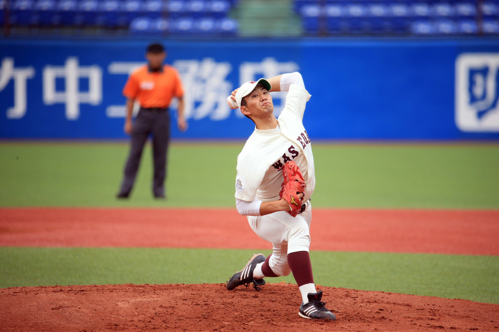 早稲田大学では主将も務めた小島（写真：望月仁／アフロ）