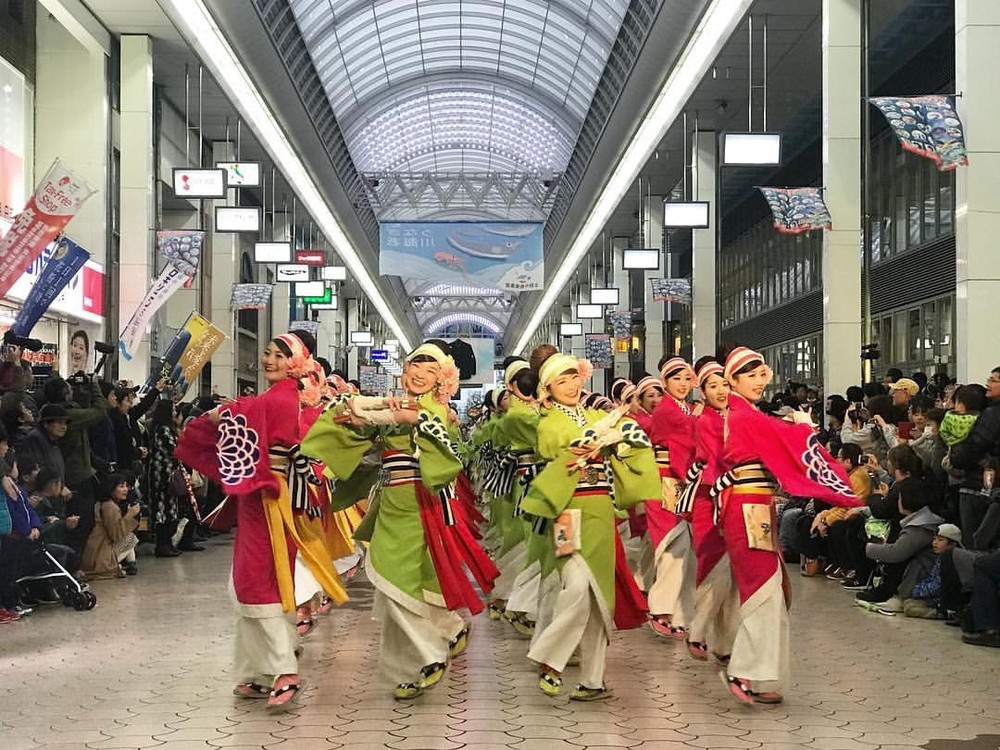 よさこい（高知県提供）