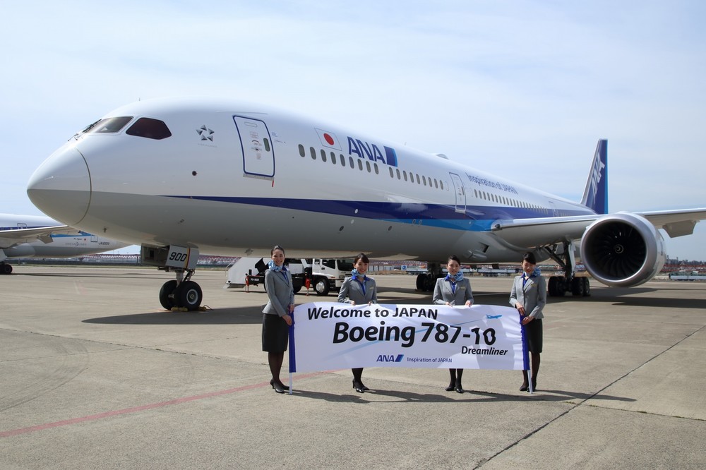 報道陣にお披露目されたボーイング787-10型機。4月26日から成田-シンガポール線で運航を始める