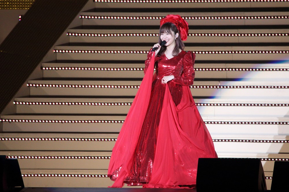 「川の流れのように」を披露する指原莉乃さん。秋元康氏の「謎のリクエスト」があったという