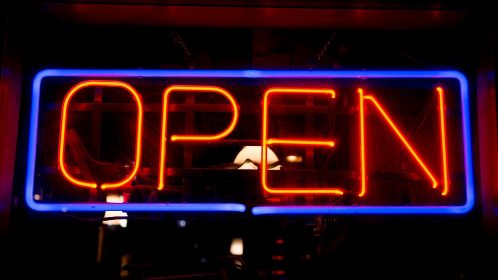 宇多田ヒカル、店員の一言に「もやもや」　商い中と書いてあったのに...