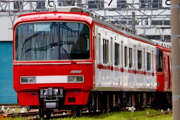 「赤い電車」名鉄にツートンカラー登場　「コレジャナイ感」あるファンもいるが...