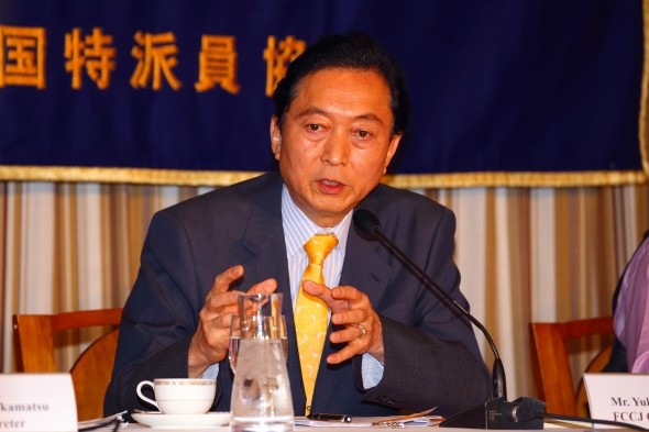 鳩山由紀夫元首相は、韓国の文喜相（ムン・ヒサン）国会議長が「日本国民に謝られたのである」と主張している（2015年撮影）
