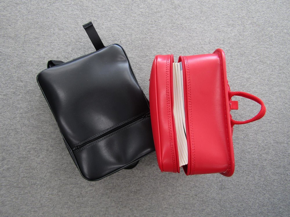 特徴はファスナー式薄型ランドセル