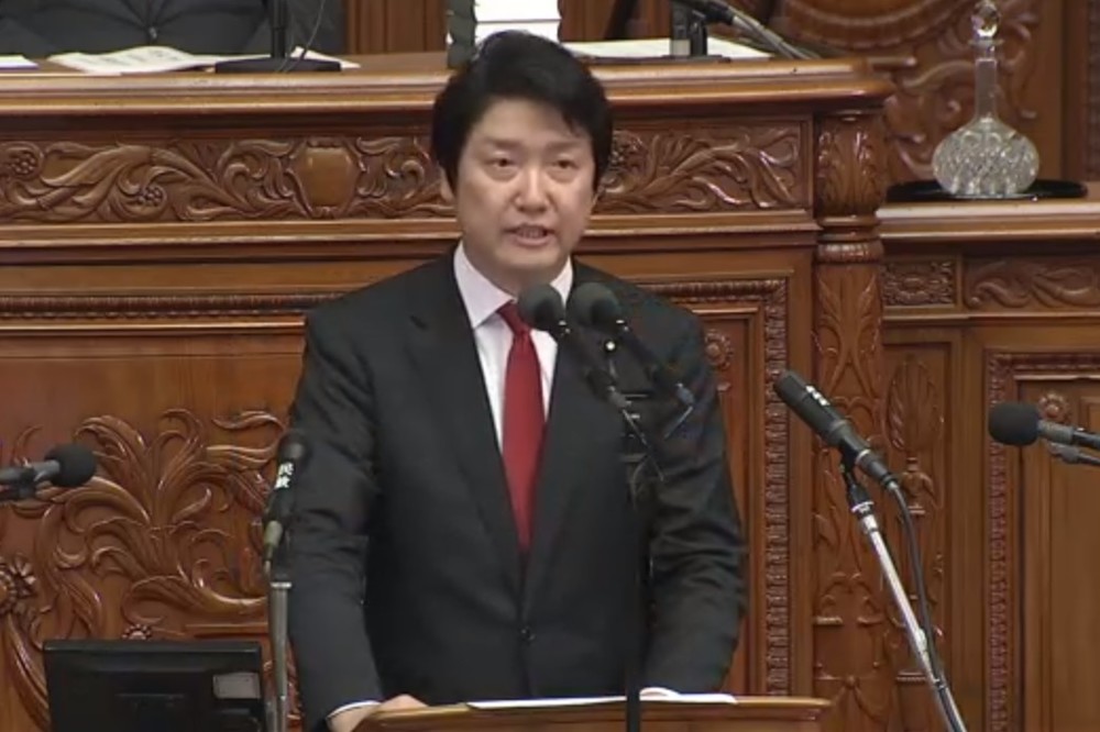 内閣不信任決議案に反対の討論をする日本維新の足立康史衆院議員（写真は衆院インターネット中継から）