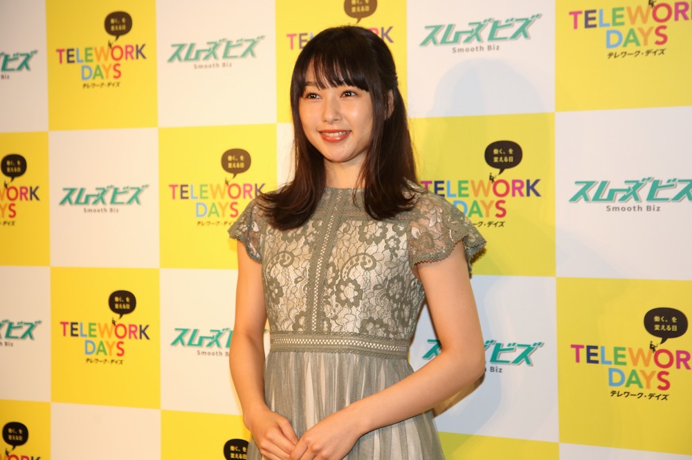 「テレワーク・デイズ」推進イベントに登場した女優の桜井日奈子さん