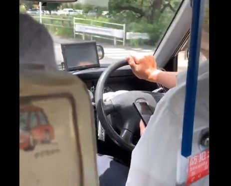 タクシー走行中に、運転手がスマホを見始めた...　「いい加減にしてくれ」乗客が動画公開→会社側が謝罪