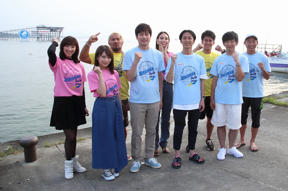 司会は矢部浩之さんと羽鳥慎一さん（前列右から2番目、3番目）が務める