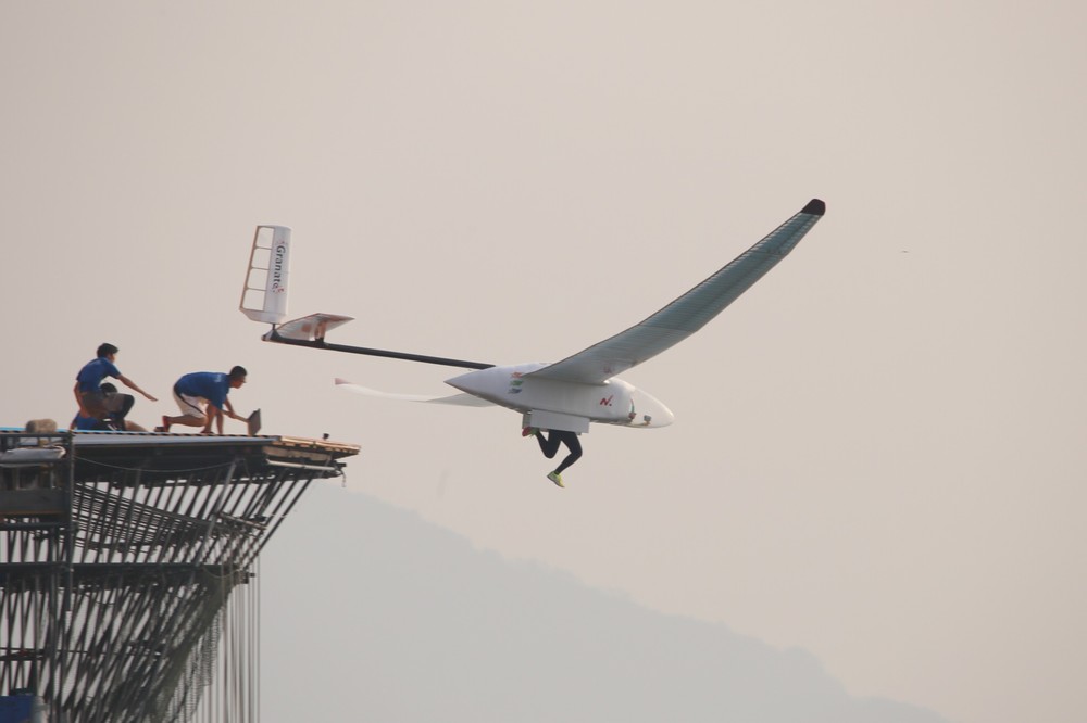 グライダー形式の「滑空機部門」には17チームが参加した