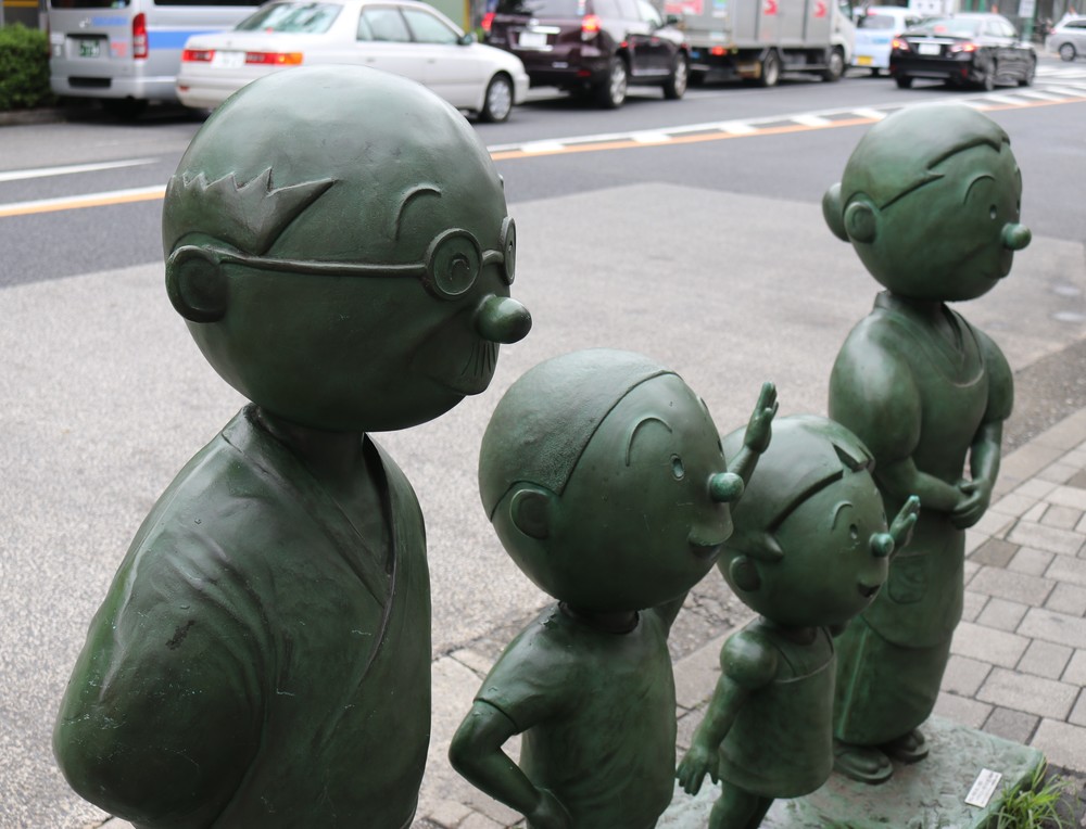 「波平さんの毛」またも銅像から抜かれる　桜新町の商店街「必ず生えてきますから！」