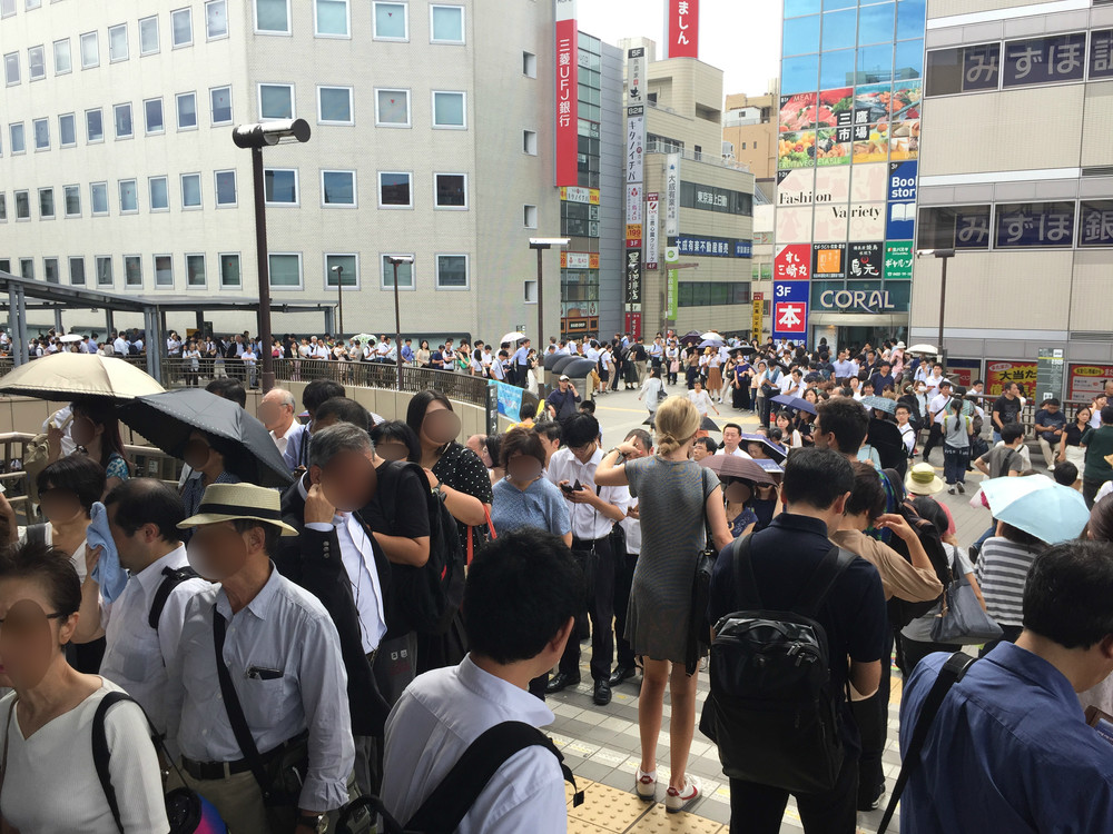 「開園待ちのディズニー状態」「入場規制でカオス」　台風15号で首都圏各駅が阿鼻叫喚