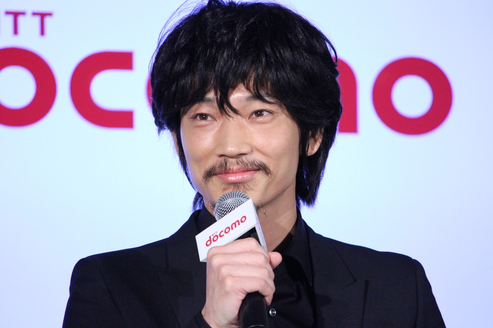 綾野剛、何者かに楽屋で落書きされる→「犯人探し」の結果は...