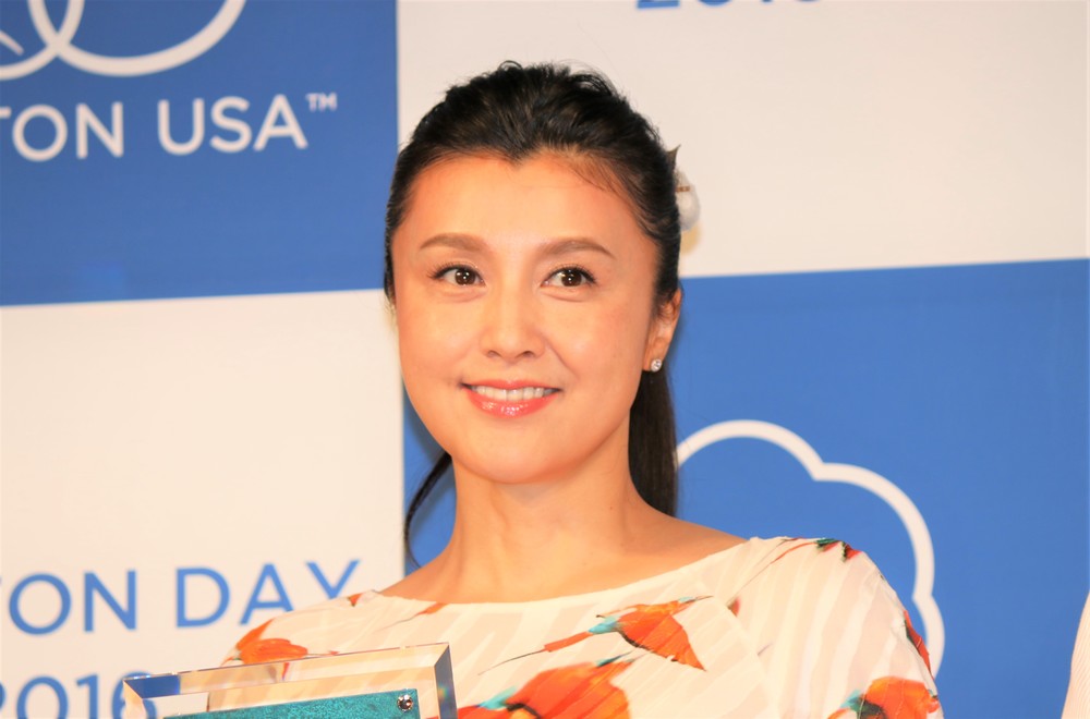サザエさん役・藤原紀香、カツオ役・荒牧慶彦と2ショット　「本日も耳をひっぱりますよ」