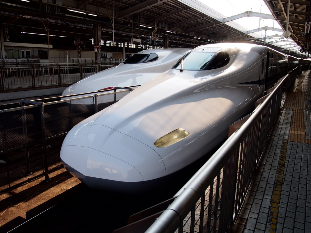 新幹線「特大荷物置場」は、訪日観光客の混乱招く？　筆者が見た海外の事情