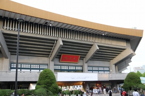 今やアイドルの聖地でもある日本武道館。「推し武道」のアイドルもここを目指す