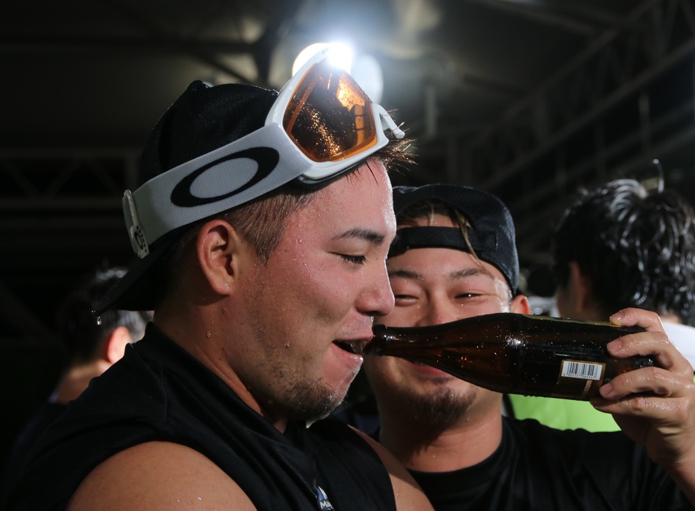 西武優勝で、なぜかオリ吉田がトレンド入り→ビールかけ中の「特別ゲスト」がきっかけだった
