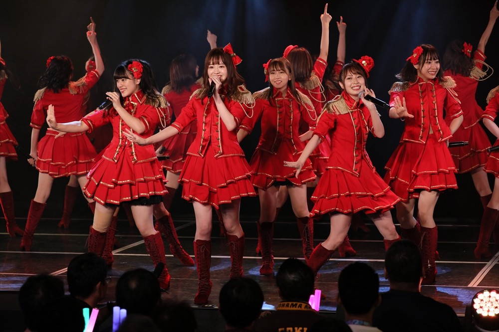SKE48の11周年特別公演には63人が出演した。前列右が卒業発表した高柳明音さん　（c）2019 Zest, Inc.