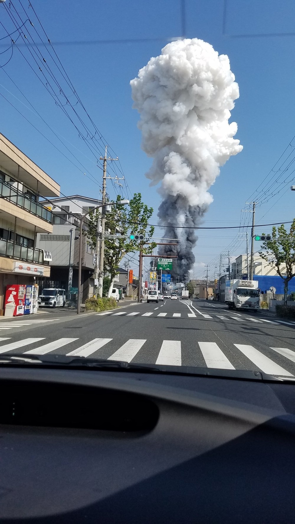 「どーーんと爆音、建物揺れた」「稲光のよう」　尼崎工場火災、目撃者が語る「爆発」の凄まじさ