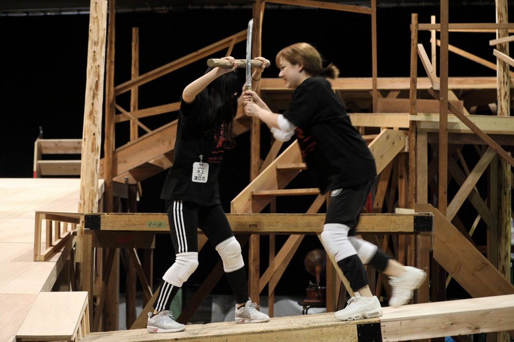 メンバーは殺陣を特訓中だ