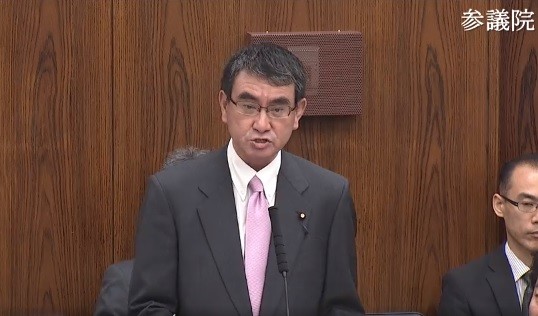 河野防衛相は参院外交防衛委員会で、前日の自身の発言について言及した（画像は、参院インターネット審議中継動画より）