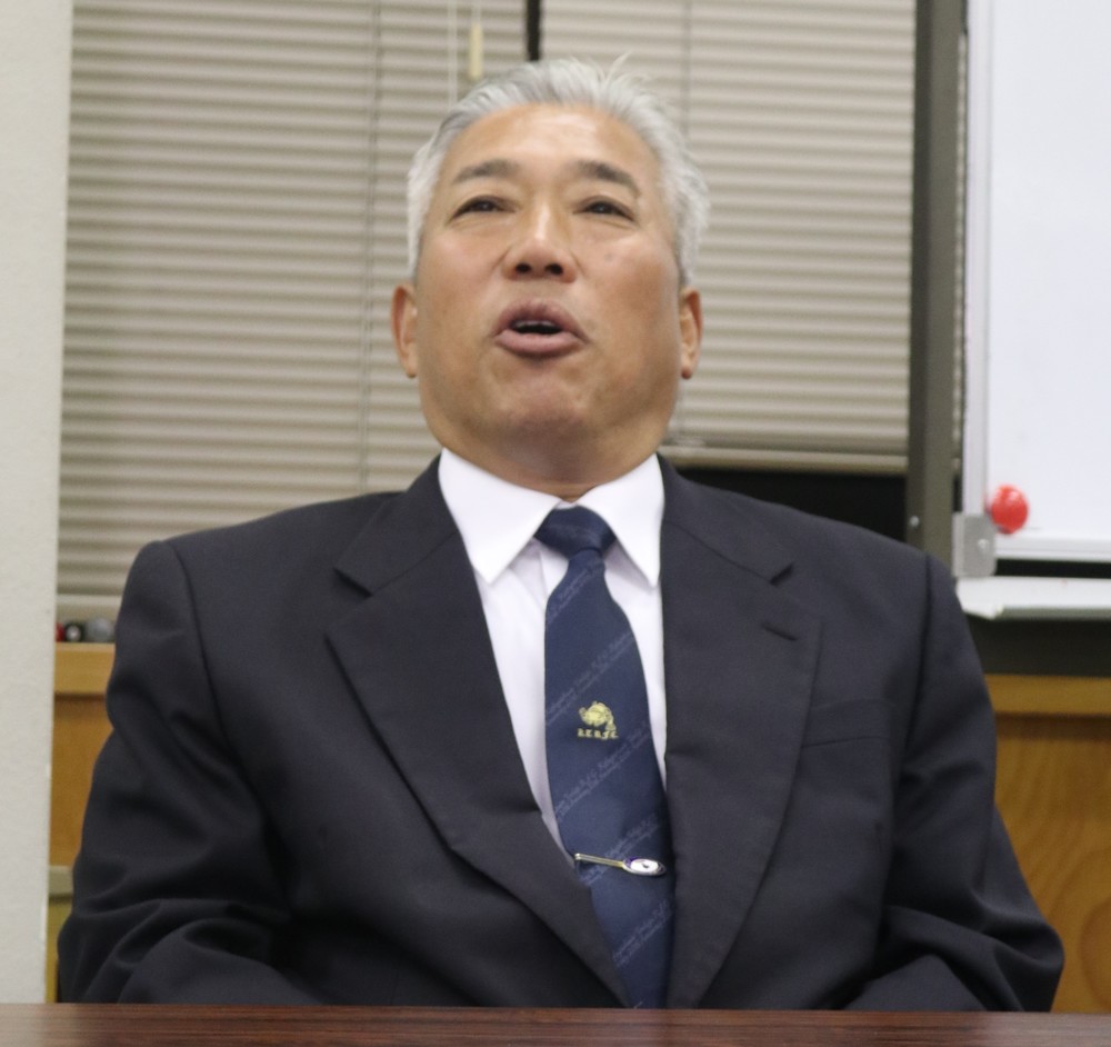 田村選手にラグビーを教えた吉岡監督も満足げな表情だった