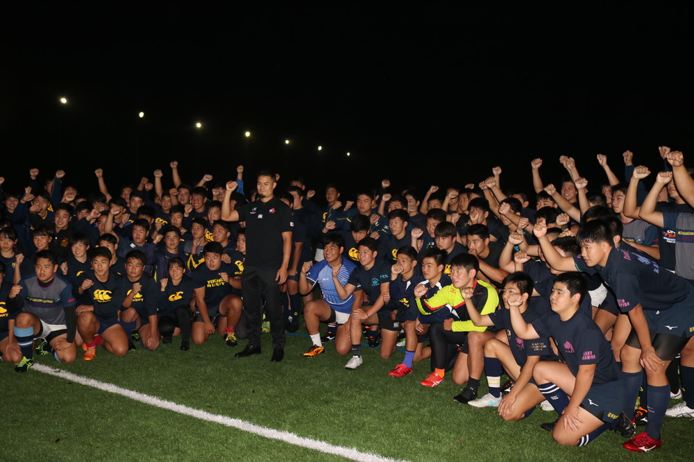 最後はラグビー部員と一緒に