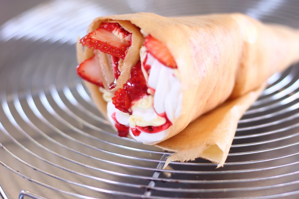 店員が調理中につまみ食いを...  「不衛生」批判の人気クレープ店、運営会社が謝罪