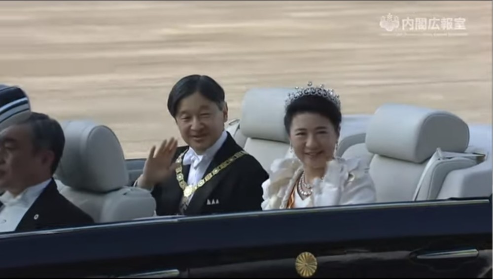 人だかりの祝賀パレード　J-CAST記者が並んだ結果は...？