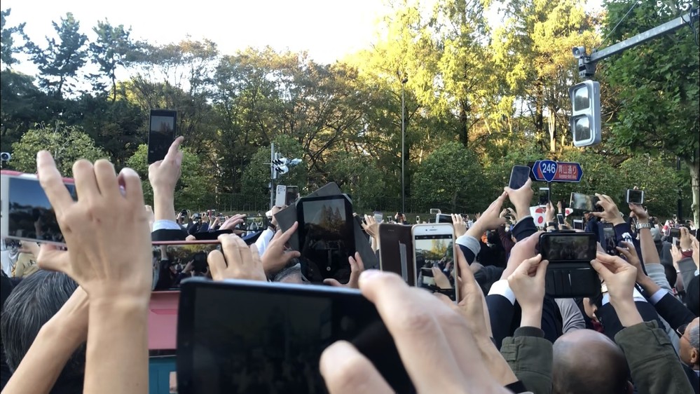 パレード当日の青山通り（2019年11月10日編集部撮影）