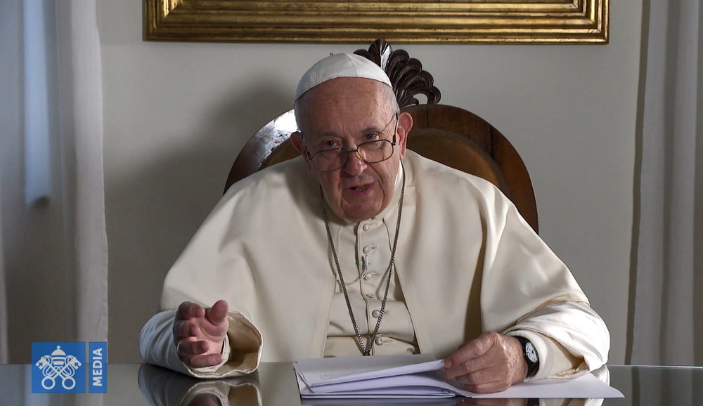 「ローマ法王」が「ローマ教皇」に変更　政府発表で割れるメディアの対応