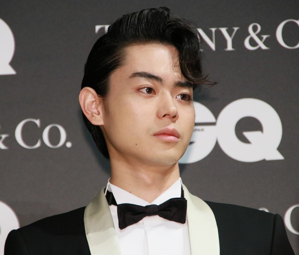 菅田将暉の主演舞台で「スマホアラーム」「何かが光ってる」　マナー違反相次ぎ、主催者が対応強化